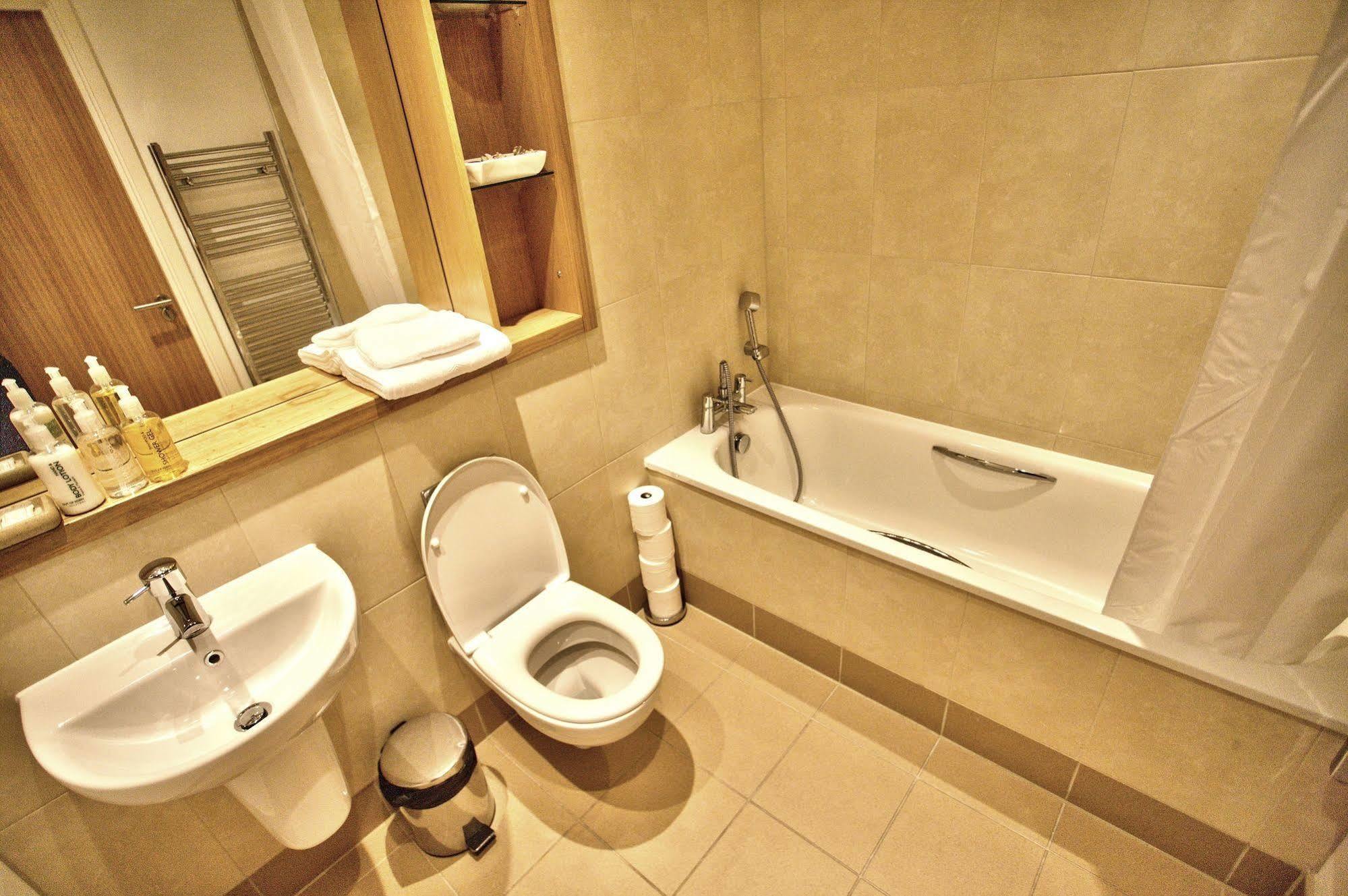 Quay Apartments Leeds Лийдс Екстериор снимка